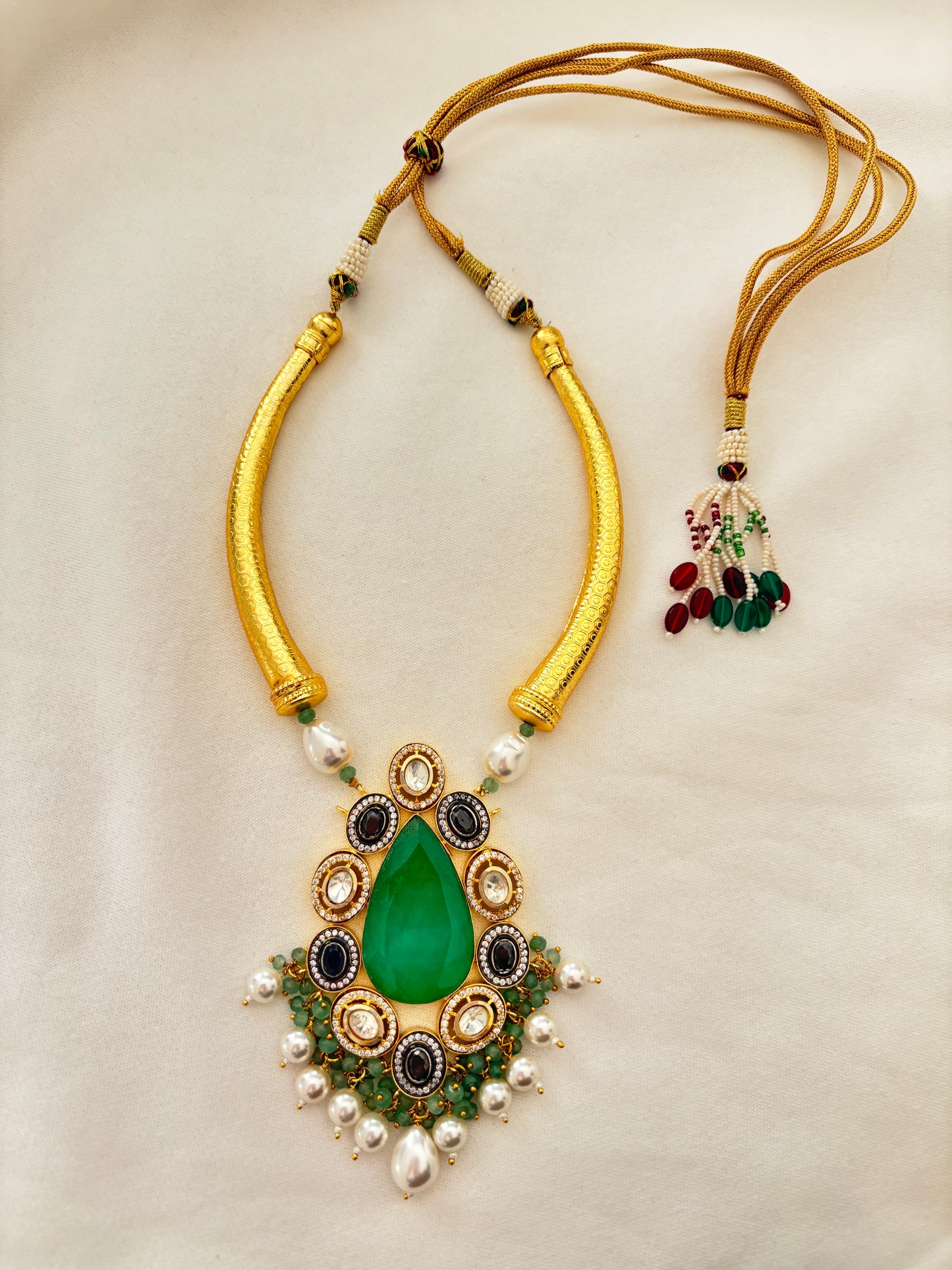 Emerald Polki Hasli