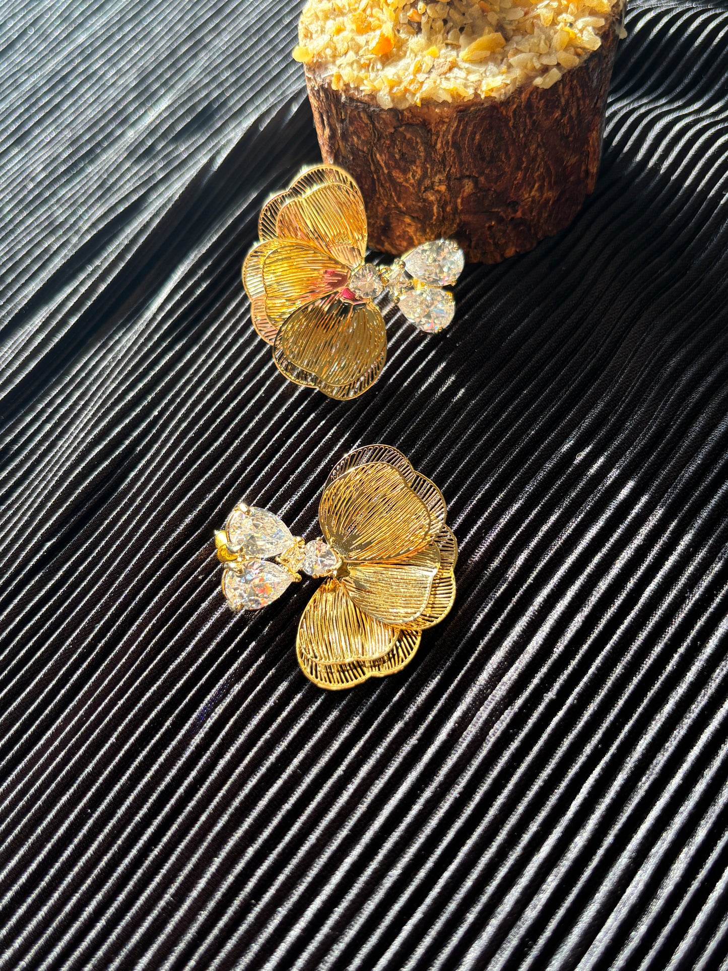 Golden Hearts Pearl Drop