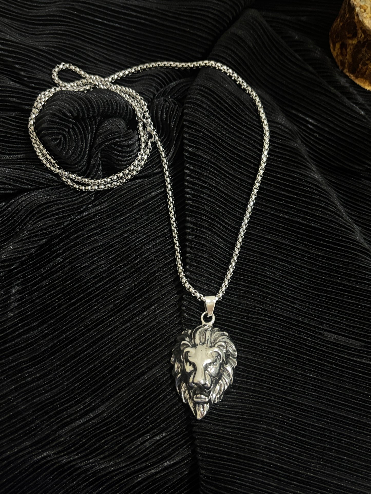 Mens Lion Pendant Necklace