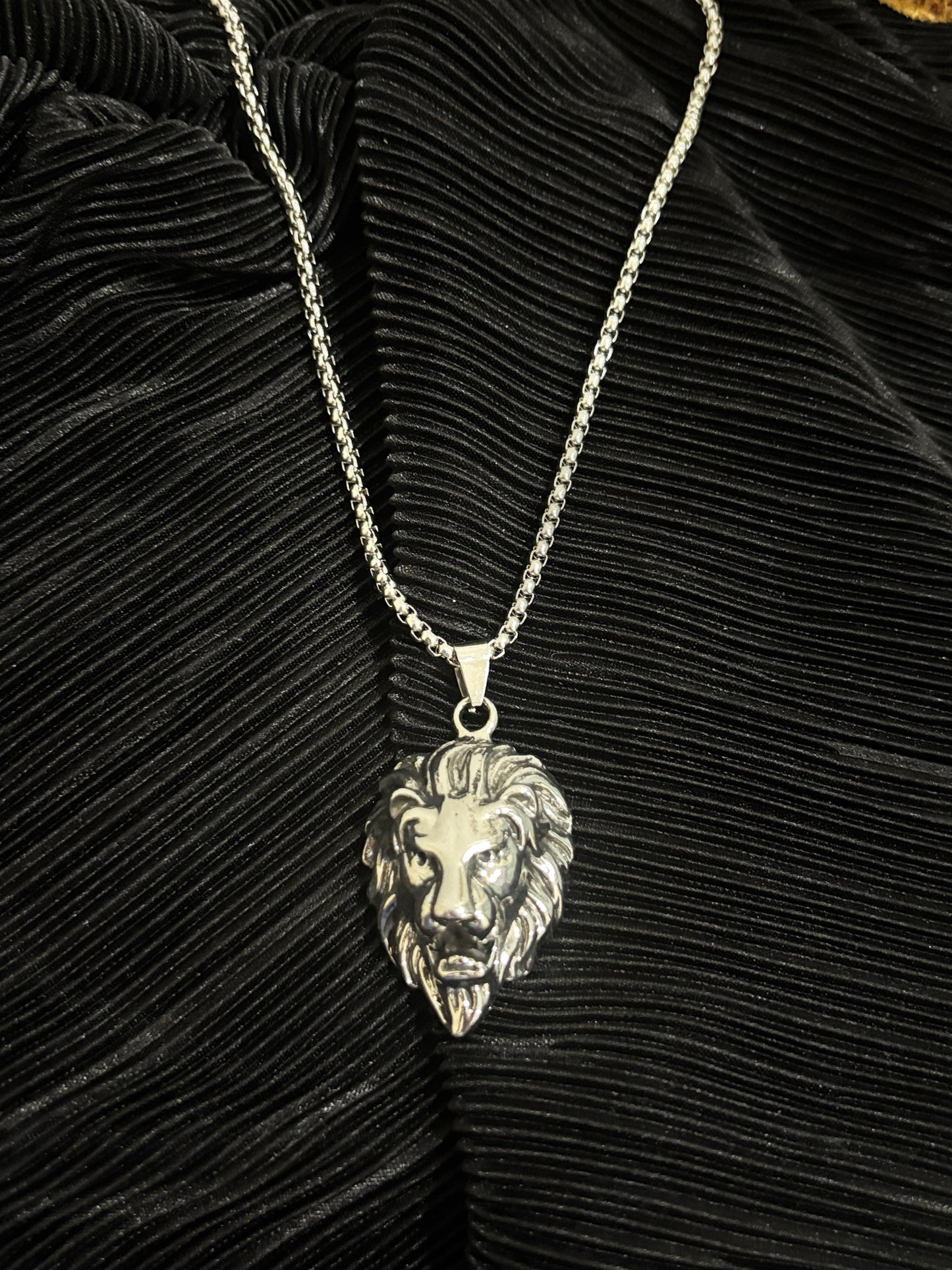 Mens Lion Pendant Necklace