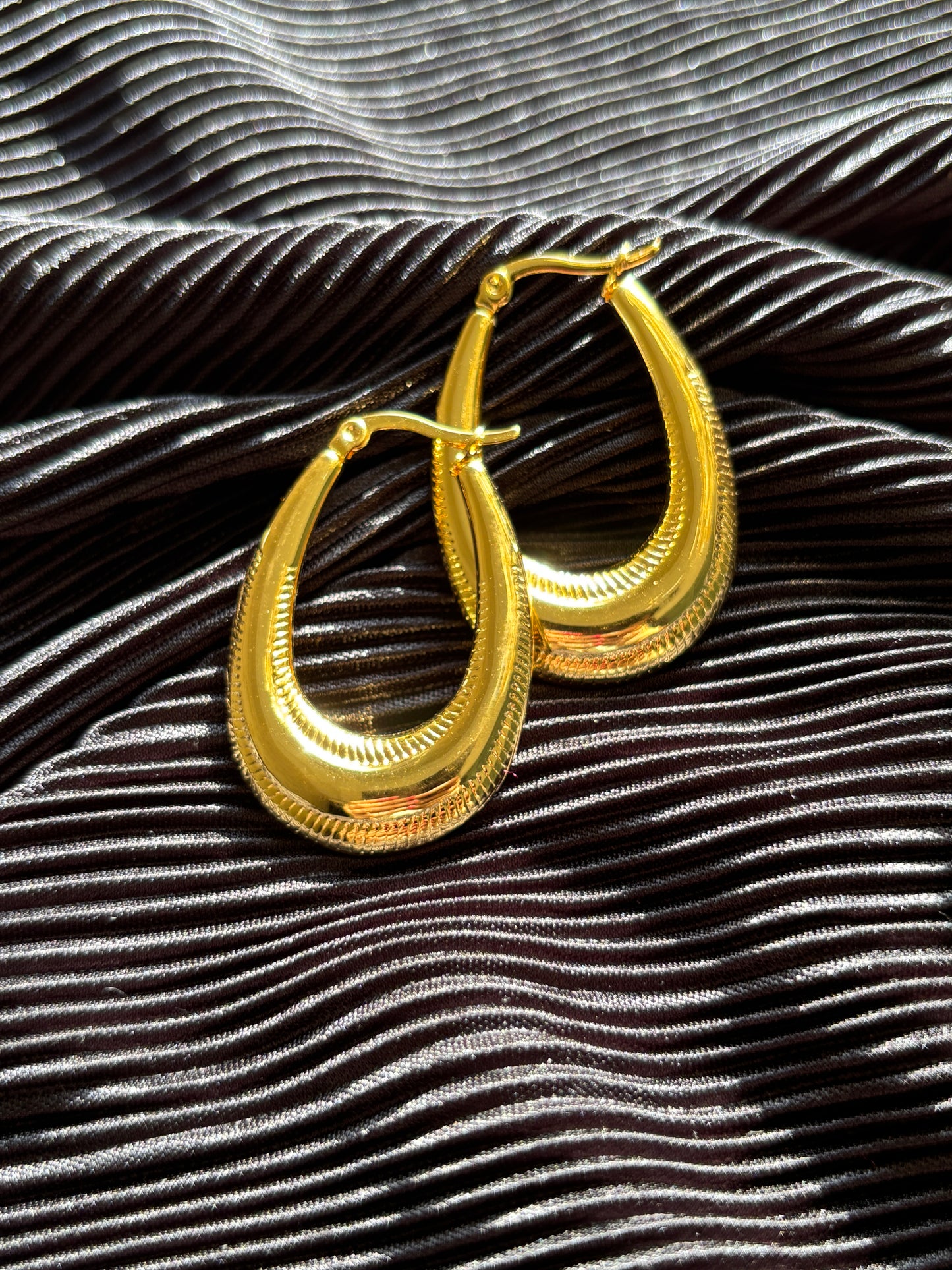 Oval textured Hoop Earrings