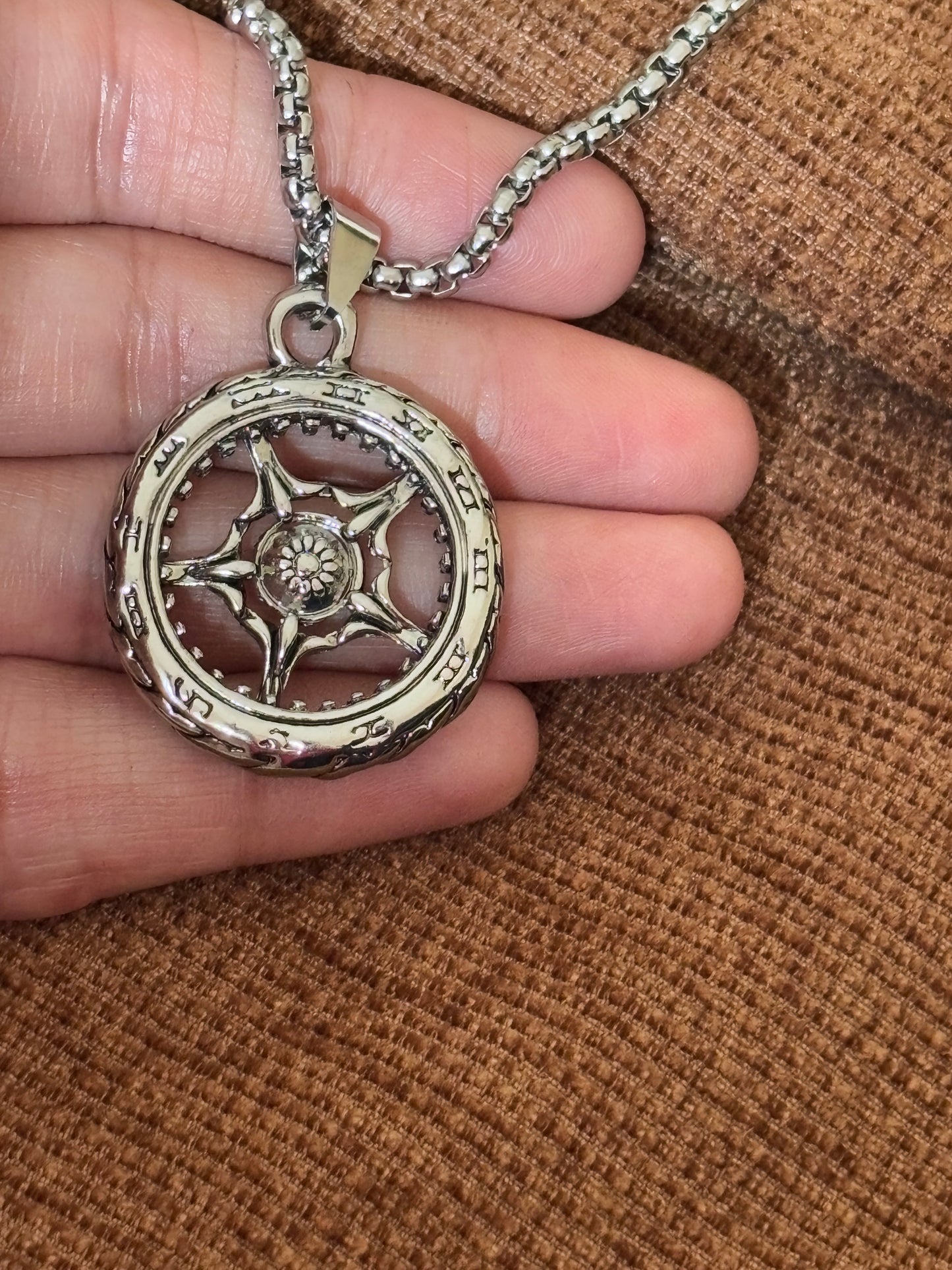 Round Anchor Pendant