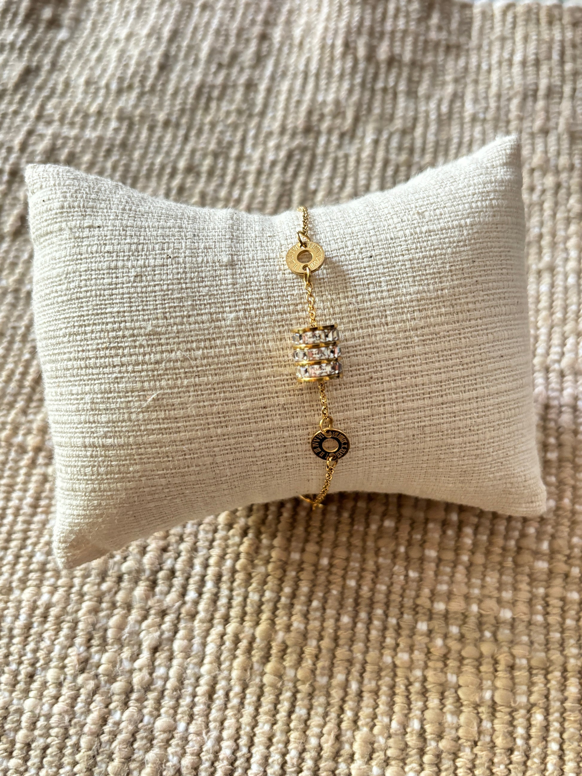 https://blingupp.com/products/gold-spherical-charm-bracelet