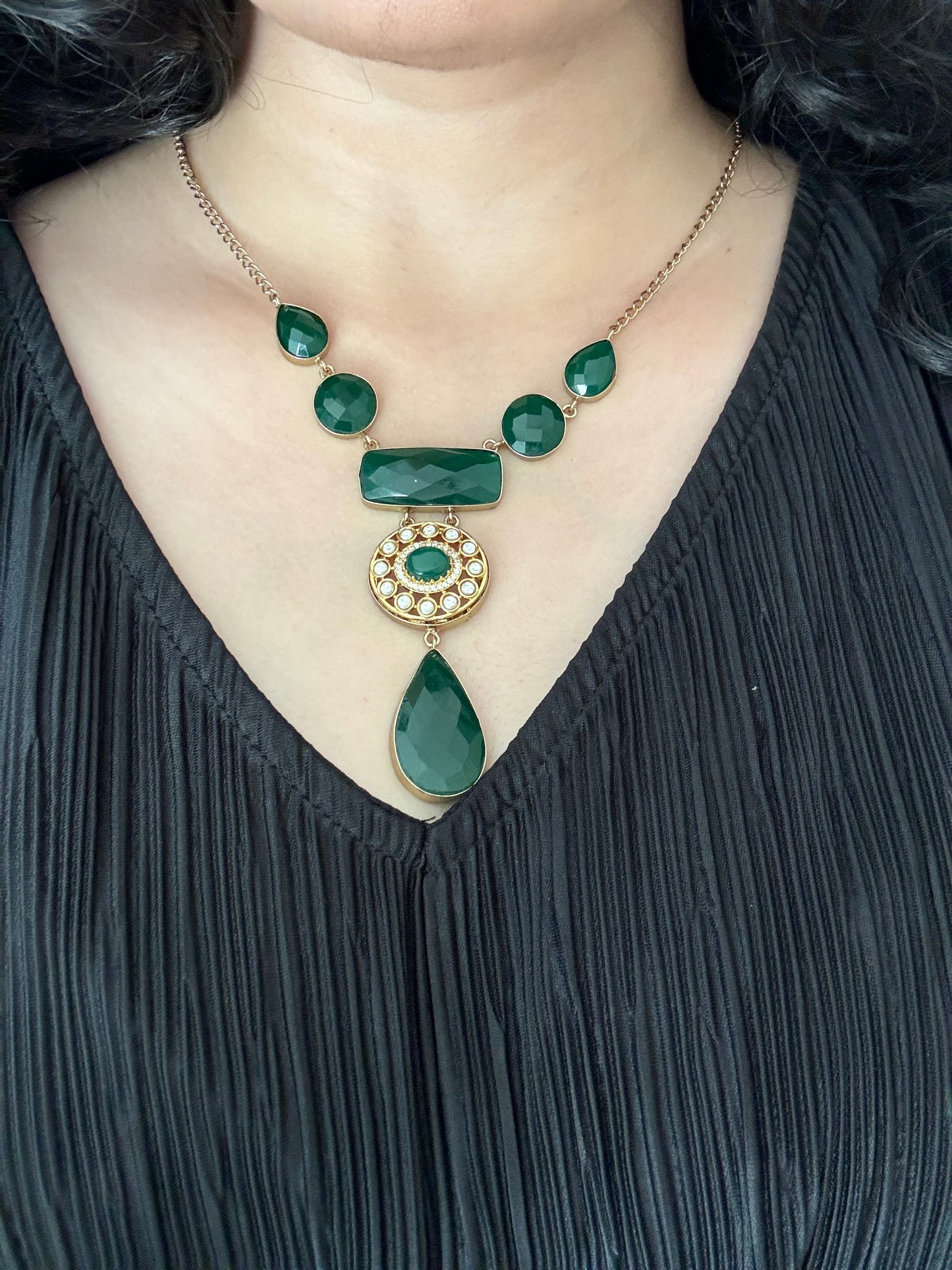 Greenstone necklace set with earrings