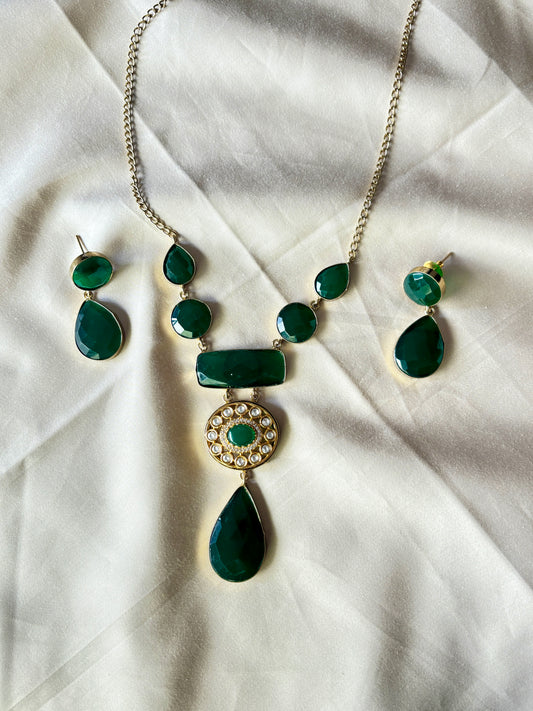 Greenstone necklace set with earrings