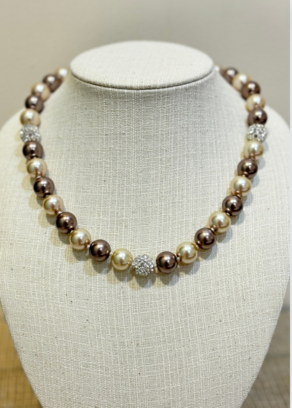 https://blingupp.com/products/brown-cream-pearl-necklace