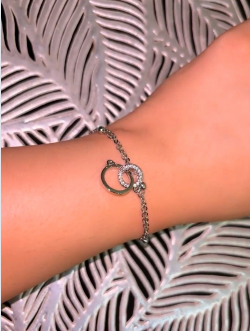 Interlocked Chain Charm Bracelet